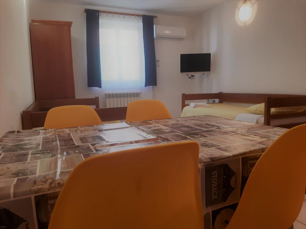 Apartments Barbara Gregovica Πούλα Εξωτερικό φωτογραφία