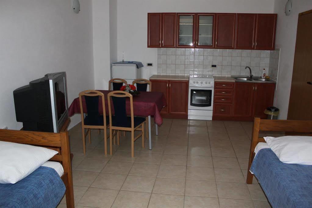 Apartments Barbara Gregovica Πούλα Εξωτερικό φωτογραφία